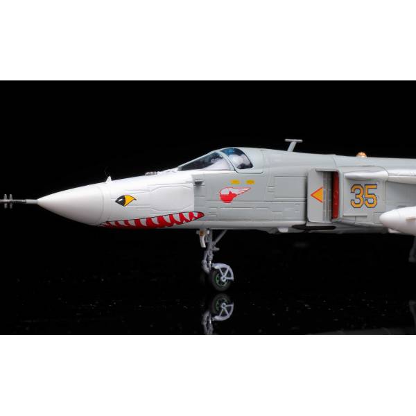 Sukhoi 1/72 Su-24MR Fencer 35 Yellow Ukrainian AirForce